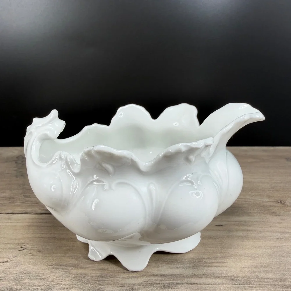 MZ Austria White Porcelain Footed Sugar Bowl‎ Scalloped Ruffled Shell Dish VTG